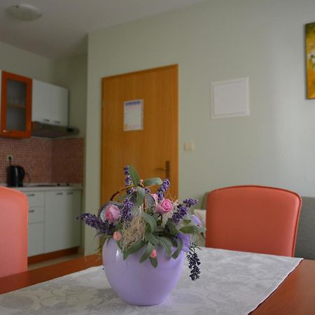 Apartmani Vujcic Макарска Экстерьер фото